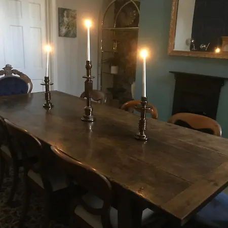 Dom wakacyjny Carlton House - Spacious 4 Bed Victorian Townhouse