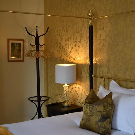 Carlton House - Spacious 4 Bed Victorian Townhouse