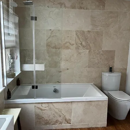 Dom wakacyjny Carlton House - Spacious 4 Bed Victorian Townhouse *