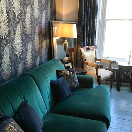 Carlton House - Spacious 4 Bed Victorian Townhouse * Harrogate