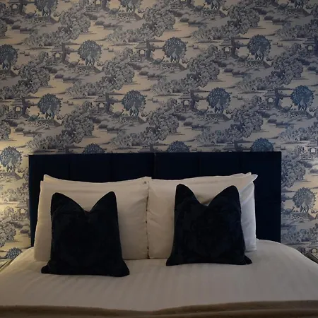 Carlton House - Spacious 4 Bed Victorian Townhouse