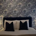 Carlton House - Spacious 4 Bed Victorian Townhouse