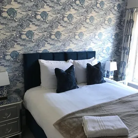 Carlton House - Spacious 4 Bed Victorian Townhouse * Harrogate