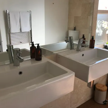 בית נופש Carlton House - Spacious 4 Bed Victorian Townhouse