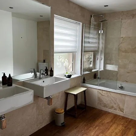 Carlton House - Spacious 4 Bed Victorian Townhouse הרוגייט