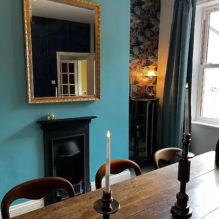 Carlton House - Spacious 4 Bed Victorian Townhouse *